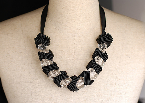 Womwns Dress Collar Black Handcrafted Necklaces with Big Rhinestone