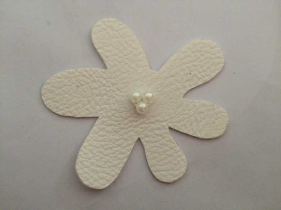 Elastic Garment White Artificial Flower Corsage with 3D /  Beads Customized