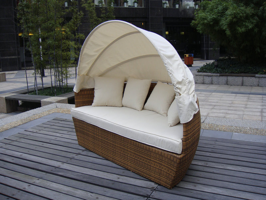 Half Round Outdoor Rattan Daybed With White Cushion And Pillow