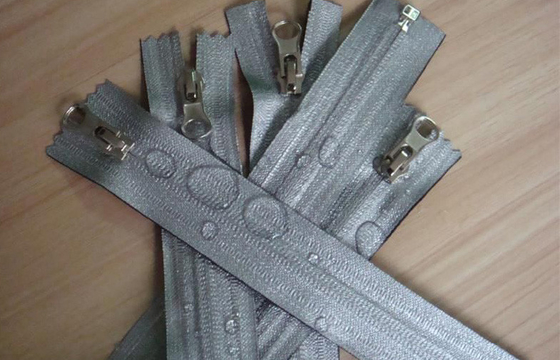 Iron Metal Water Repellent Outdoor Reflective Zippers Customized Size