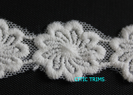 Cotton Embroidered Decorative Lace Trim 2.5cm Flower Pattern With Dyeing Color