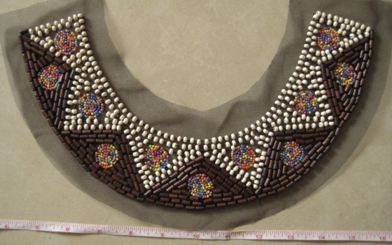 Wood and plastic bead collar