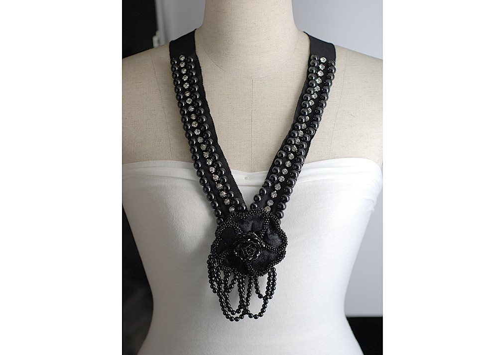 Sweater Black Flower Chunky Handmade Beaded Necklaces for Lady