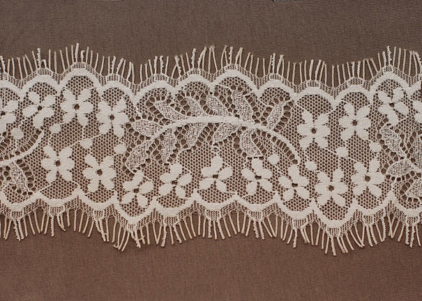 White Cotton OEM Flower Decorative Eyelash Scalloped Lace Trim Fabric
