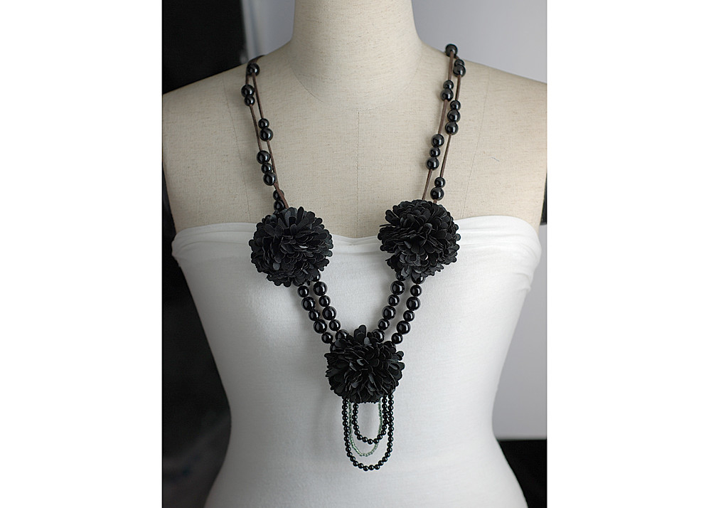 Lady Black Flower Corsage, Handcrafted Necklaces with Costume Jewelry for Dress