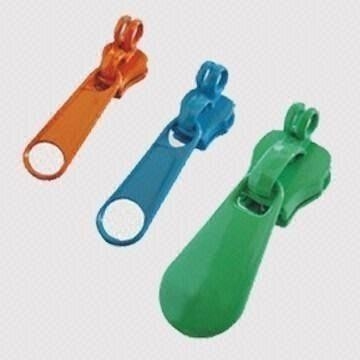 Non-Lock Zipper Sliders Attached with Zipper Pullers in Different Shapes
